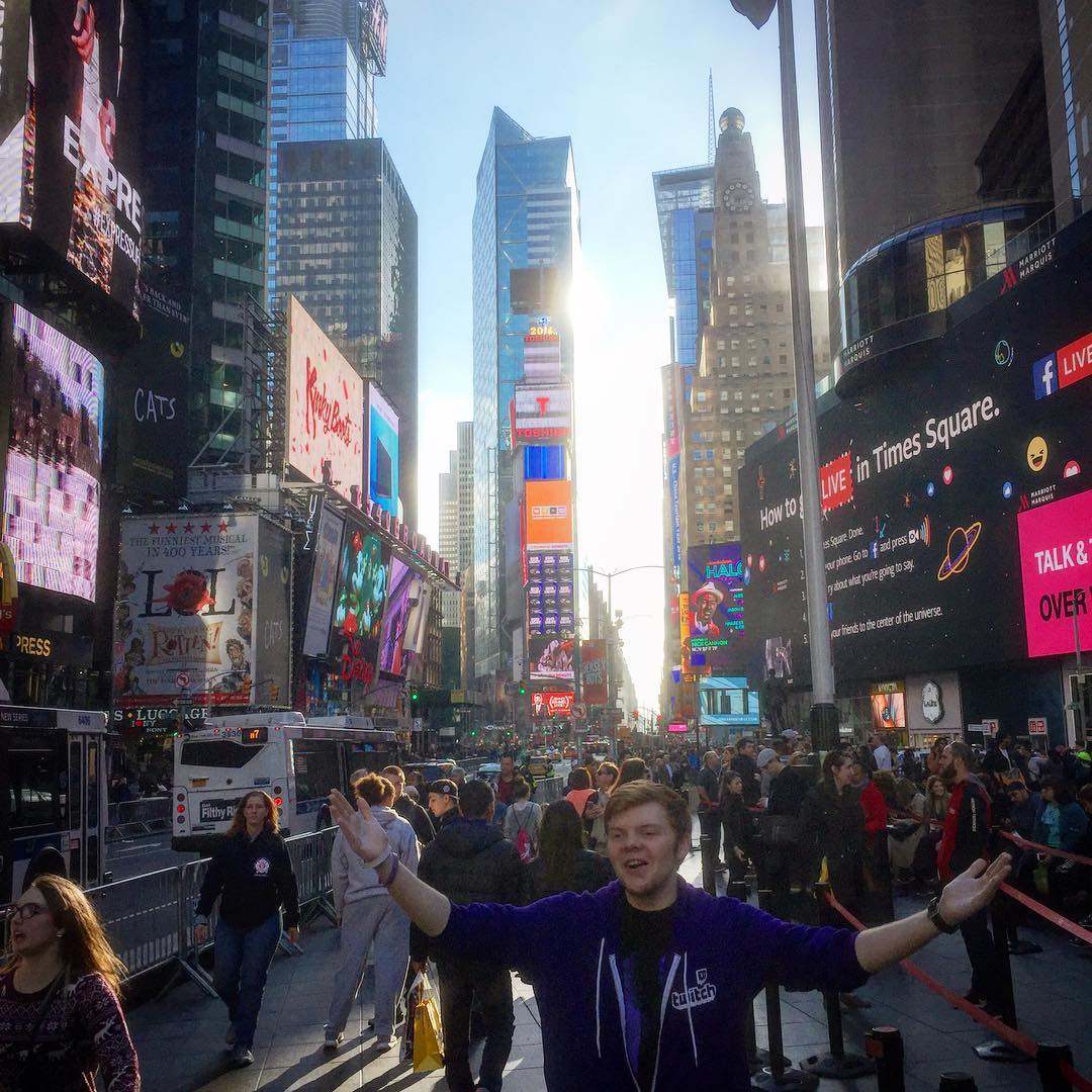 A wild Jyggy aka @thatguymikekoch appears in Times Square