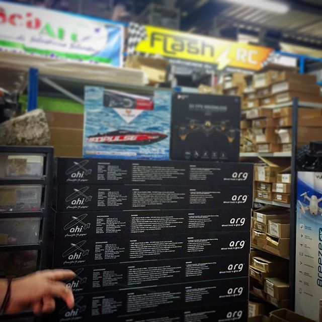 Stoked to see a stack of @dreamflightrc Ahi in stock and ready for immediate pickup at Flash RC in Grenoble!