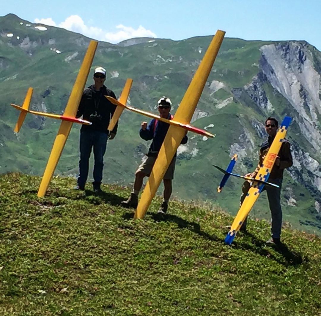 The entire family of François Cahour’s gliders: Quartz, Sylphe and Troll. Super fun day at “Plan des Marmottes”